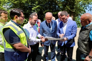 Vali Erol, yap�m� devam eden do�al ya�am alanlar�nda incelemede bulundu
